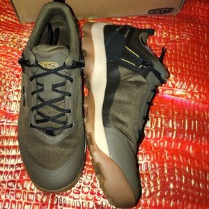 NIB Keen Footwear Venture Vent shoes Size 10